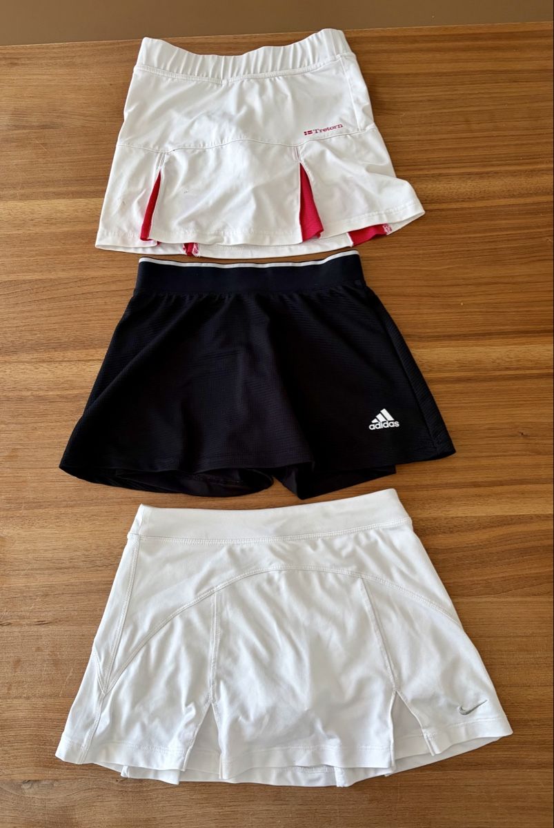 Vestiti & Gonne: 3 Tennisröcke Gr 140 – Usato da Kastanienbaum venduto da Yvonne042