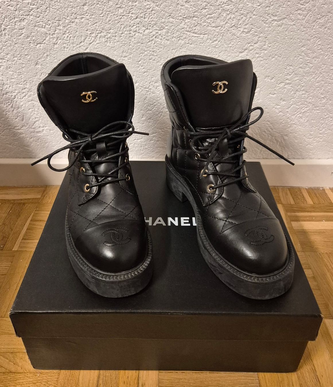Chanel Scarpe da donna: Chanel Damenboots Gr. 38 – Nuovo (secondo la descrizione) da Zuzwil SG venduto da Han_ku