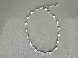 Silbrige Kette mit Zirkonia wellenförmig
