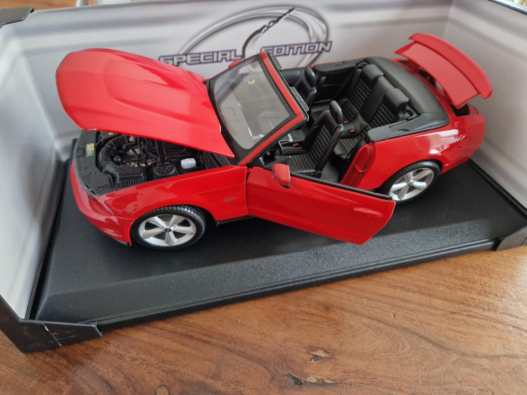 Maisto Modellini d'auto: Ford Mustang 2010  -  Modell 1:18 – Usato da Zwillikon venduto da Reweto 3