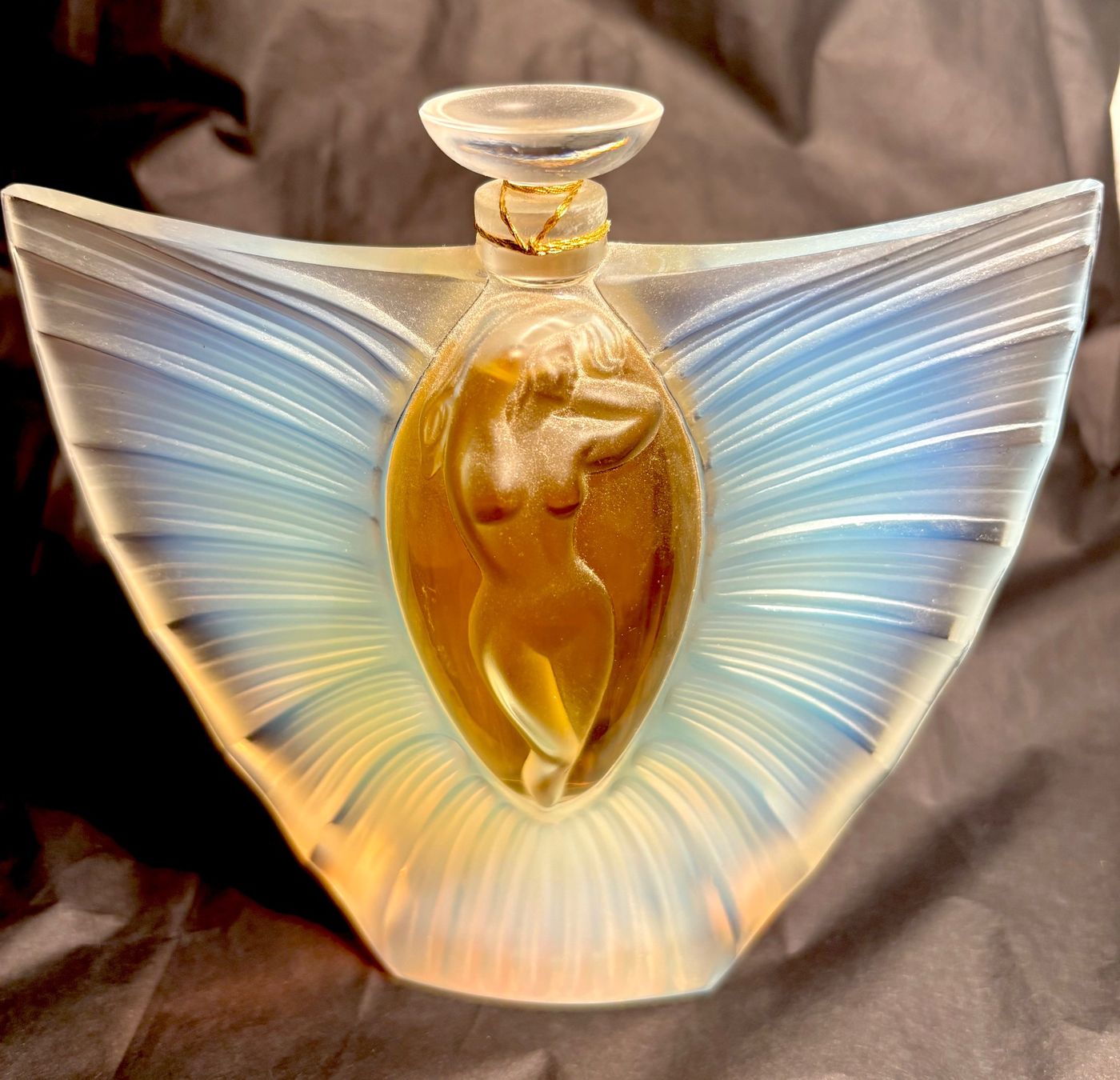 Lalique Profumi & Eau de Toilette: LALIQUE Flacon Sylphide 2000 40 ml – Usato da St-Légier-Chiésaz venduto da smet04