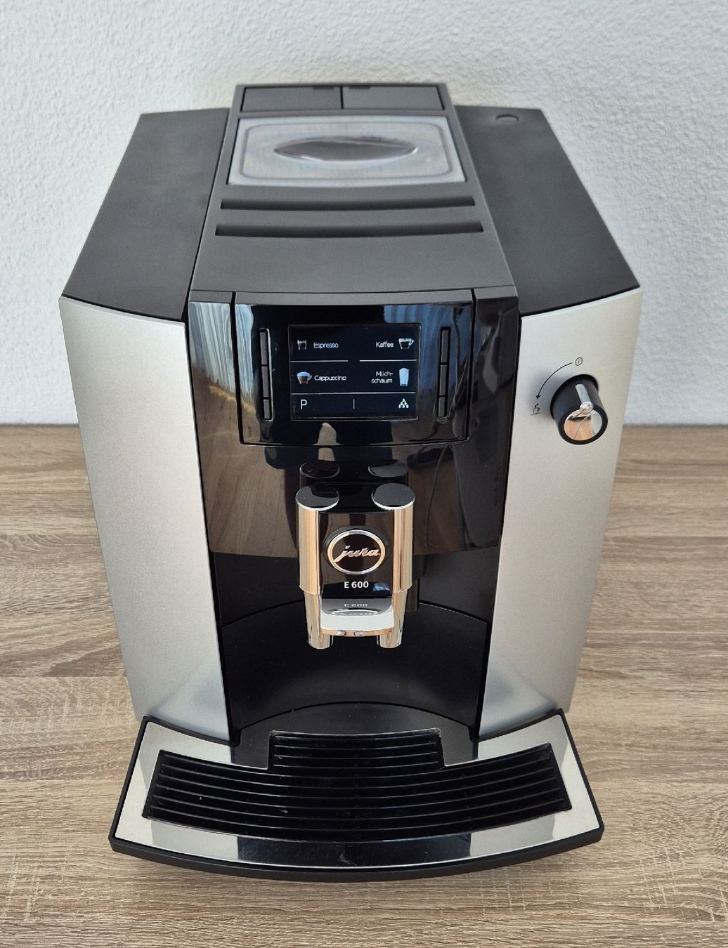 Jura Machines à café & Machines à expresso: Jura Kaffeevollautomat E600 – D'occasion à Sursee par Marcelo.22