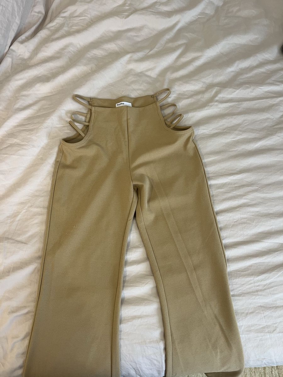 Bershka Pantaloni: Bershka beige pants – Usato da Pully venduto da ari_78pk