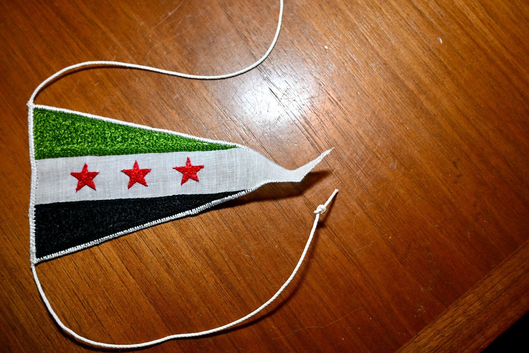 Bandiere: kleiner VINTAGE Wimpel SYRIEN – Usato da Pfaffhausen venduto da mono_rec 4