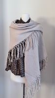 Warmer Strick-Cape mit Fransen, Beige – Herbst-Look!