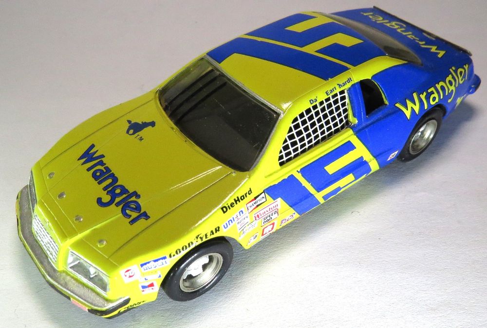 FORD THUNDERBIRD WRANGLER N°15 NASCAR 1983 STARTER 1:43 de reference