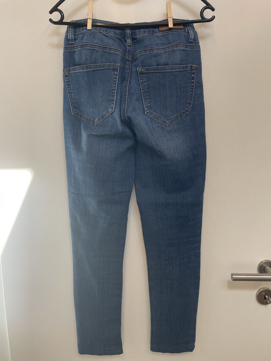 Vero Moda Pantaloni: Pantalon jean bleu – Usato da Corgémont venduto da Leane.Z 1