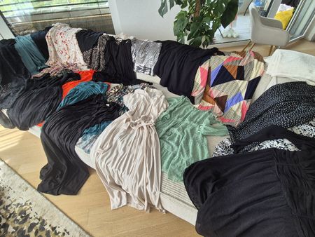 24 Stk neue Kleider und Röcke Kleiderpaket M/L