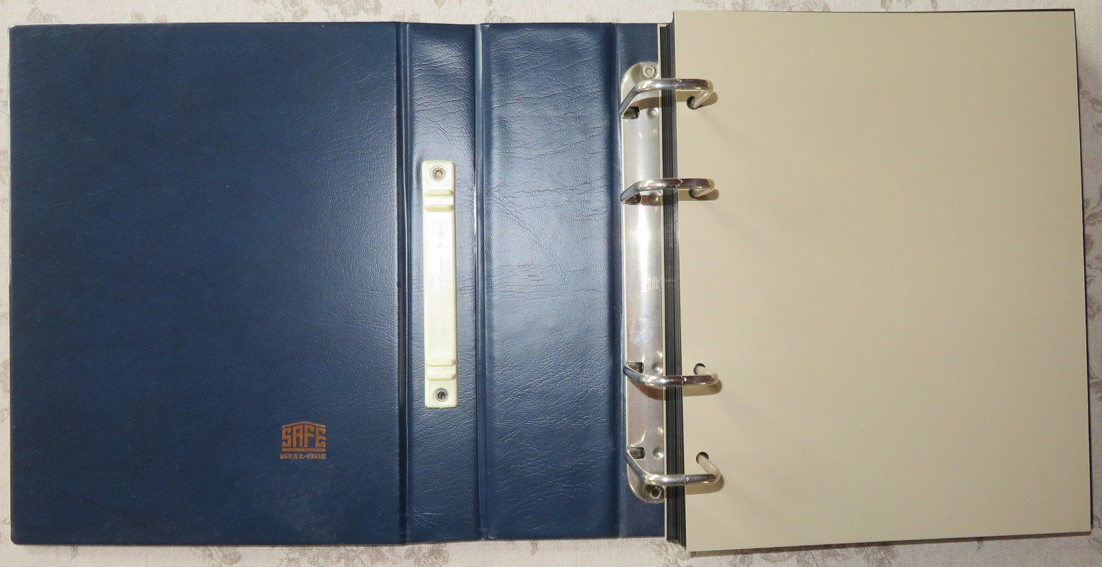 Safe Album: Briefmarkenalbum blau Safe – Usato da Hirschthal venduto da moelu2 1