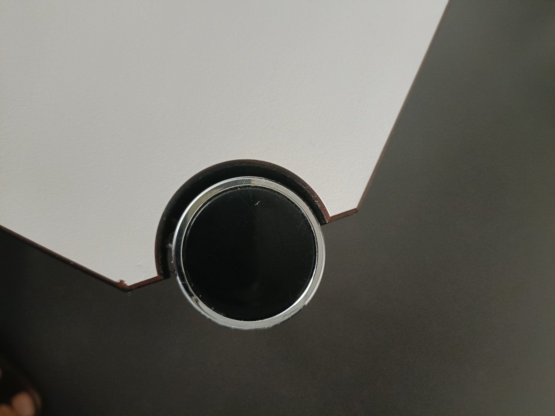 USM Scrivanie: Tisch sechseckig mit Metallgestell gebraucht – Usato da Luzern venduto da IG.Arbeit 5
