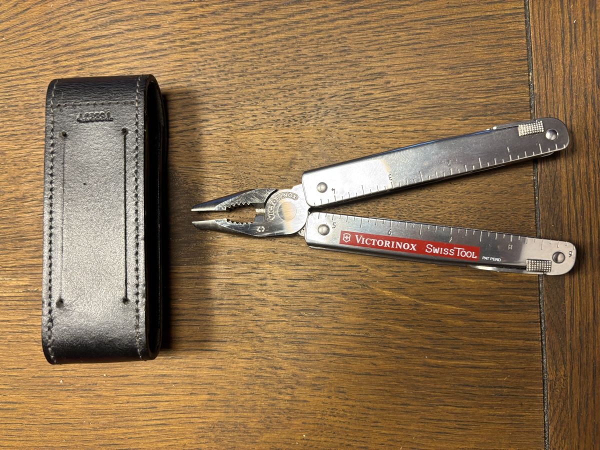 Uniformi: Swiss tool Victorinox – Usato da Ardon venduto da plume2207 3