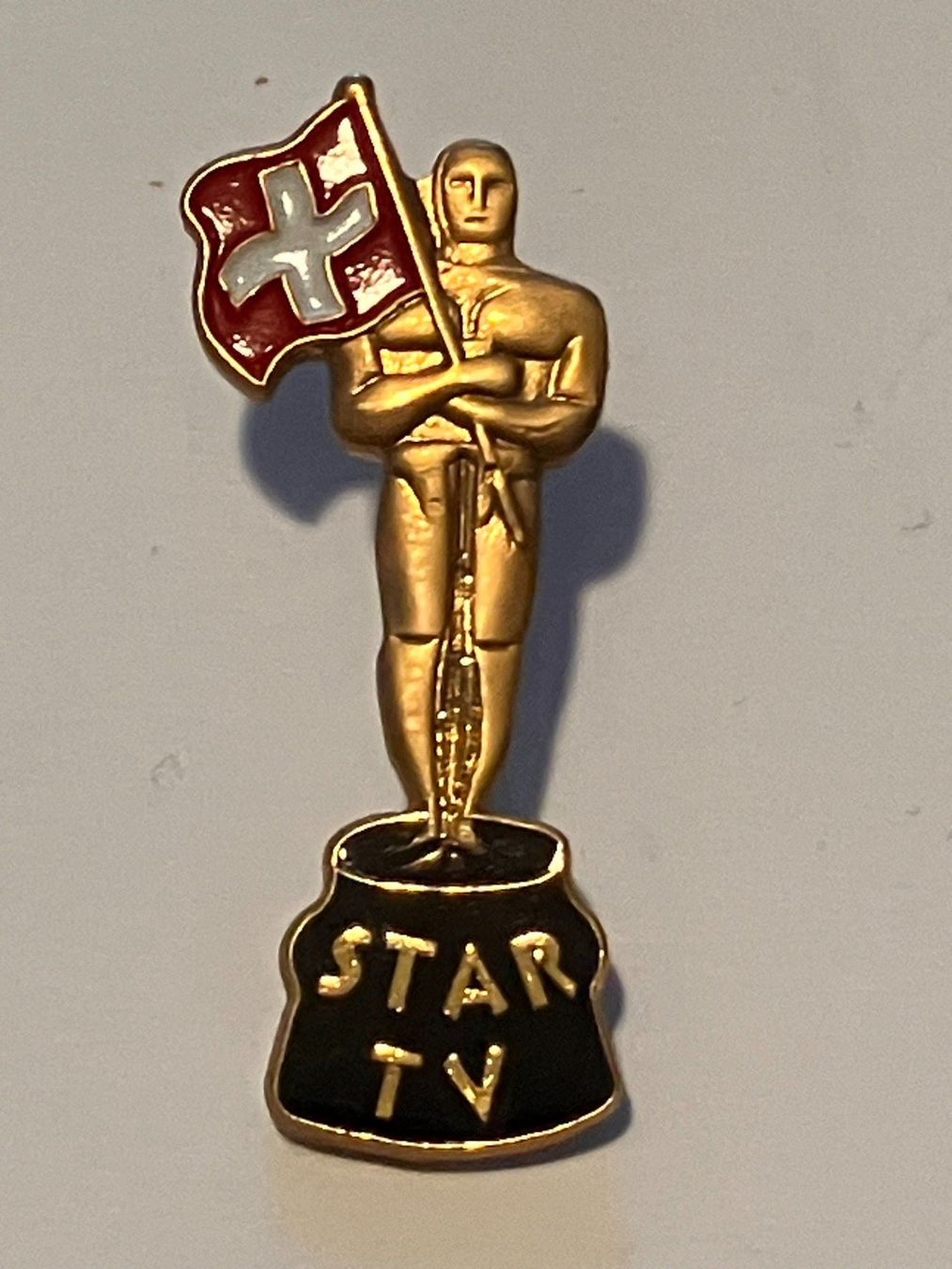 Placchette & Badge: 1 Pin Star TV – Usato da Basel venduto da djwwpp