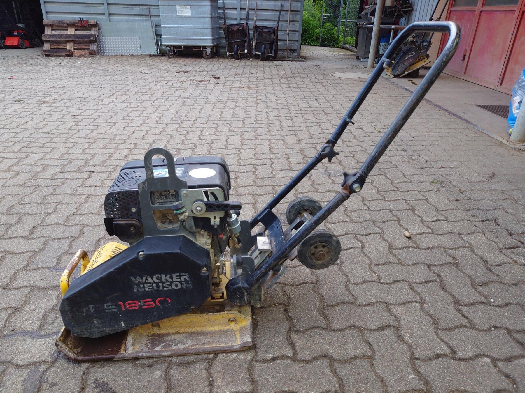 Wacker Neuson Tutte le macchine: Rüttelplatte Vibroplatte Wacker DPS1850Hb einsatzbereit – Usato da Etzgen venduto da Kunstimgarten 2