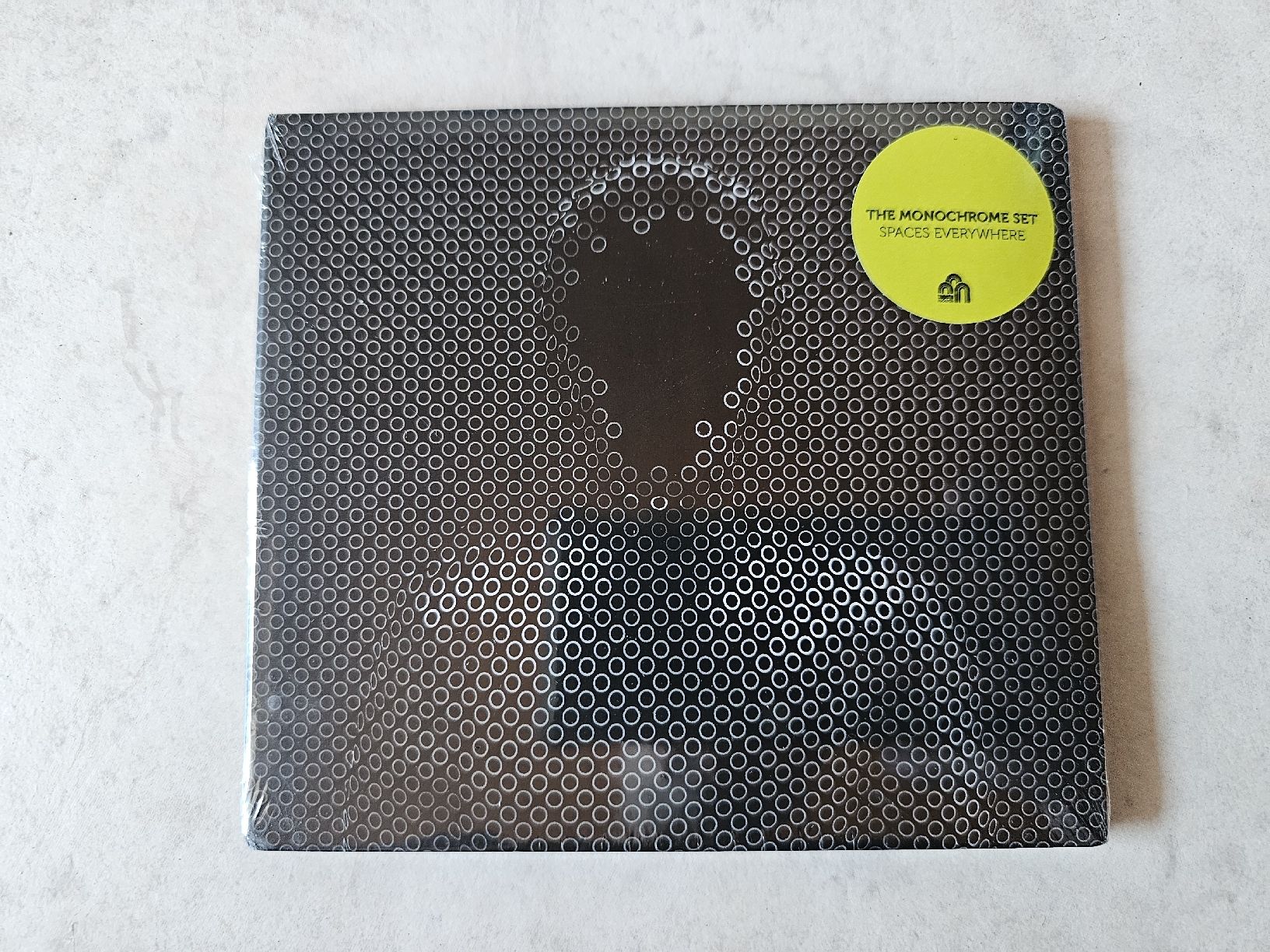 CD: The Monochrome Set - Spaces Everywhere / Fabrikneu – Nuovo e nell'imballaggio originale da Schneisingen venduto da backstore24
