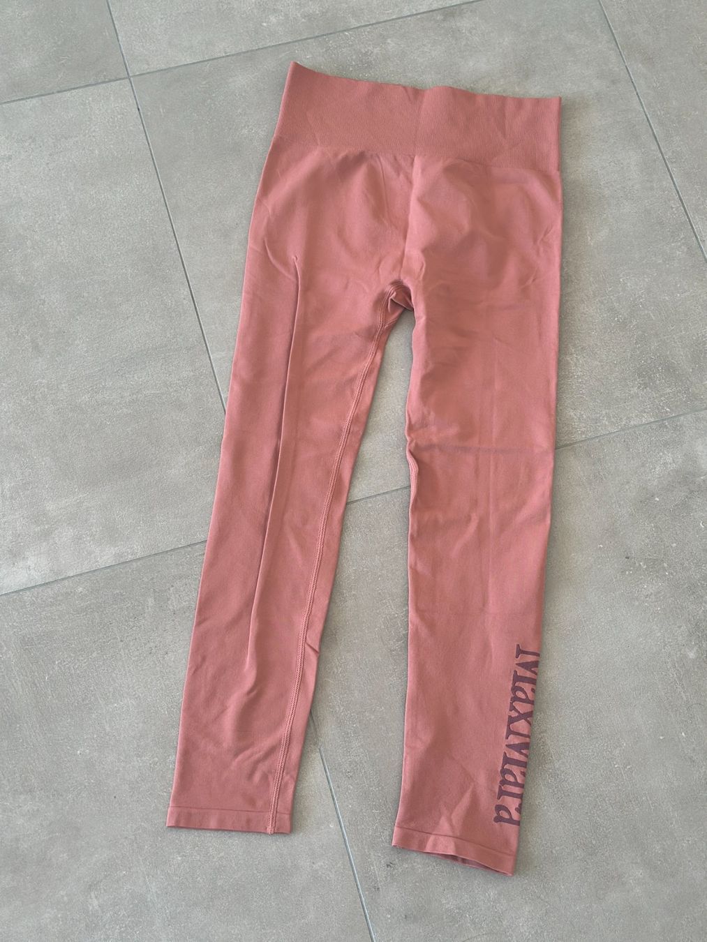 Max Mara Leggings: New leggings Max Mara – Nuovo (secondo la descrizione) da Lugano venduto da juledo