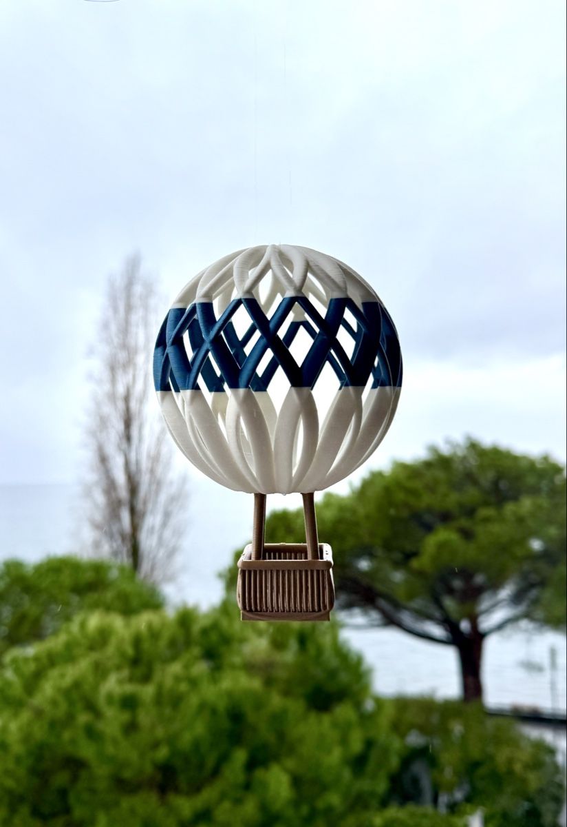 Tutte le decorazioni: Hot Air Balloon - Unique Decorative Ready to Display! – Nuovo (secondo la descrizione) da Montreux venduto da SwissLux