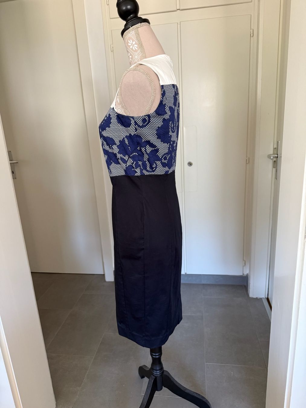 Armani Robes: Armani Jeans - robe - 40 – D'occasion à Sion par accroshoes 1