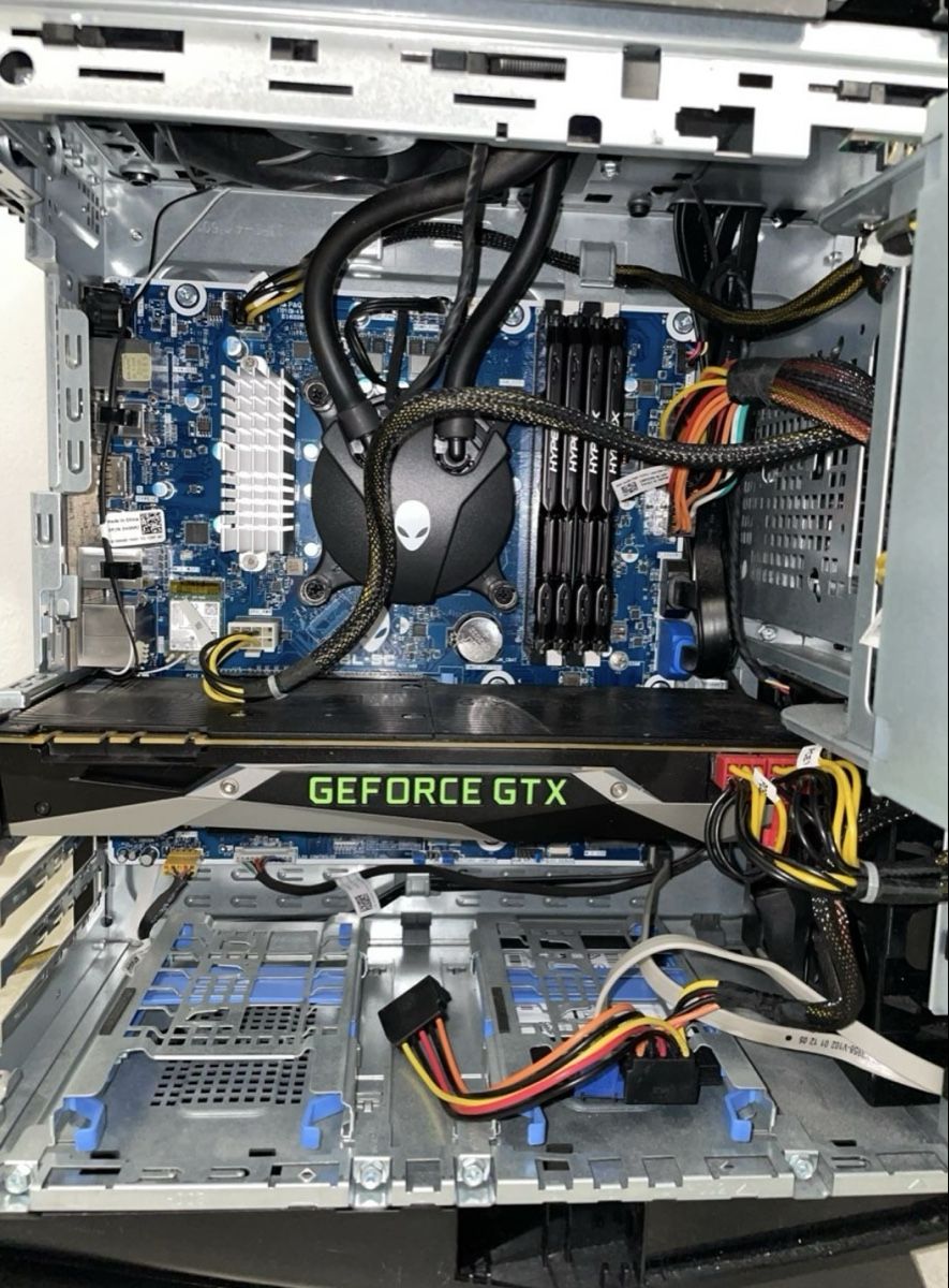 Alienware PCs: Alienware Aurora R6 – Gebraucht aus Bern von  5