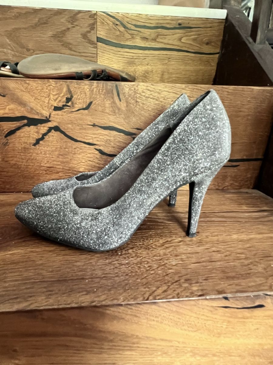 Chaussures femmes: Venturini Pumps glitzer silber Grösse 39 – D'occasion à Unterterzen par syllalex