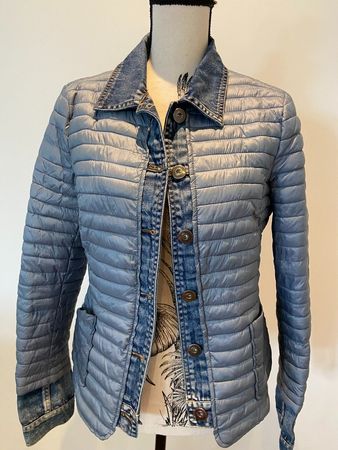 Winterjacke mit Jeans-Details, Grösse L, Top Zustand!
