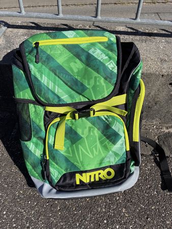 Nitro Schulrucksack mit vielen Faechern 