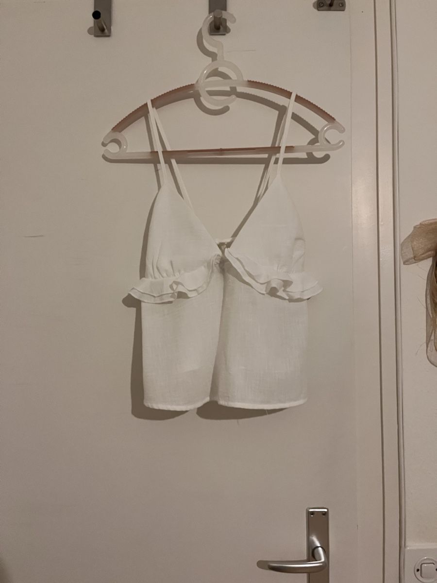 Bershka Tops: Top blanc effet lin – Neu (gemäss Beschreibung) aus Genève von giulia_almnn