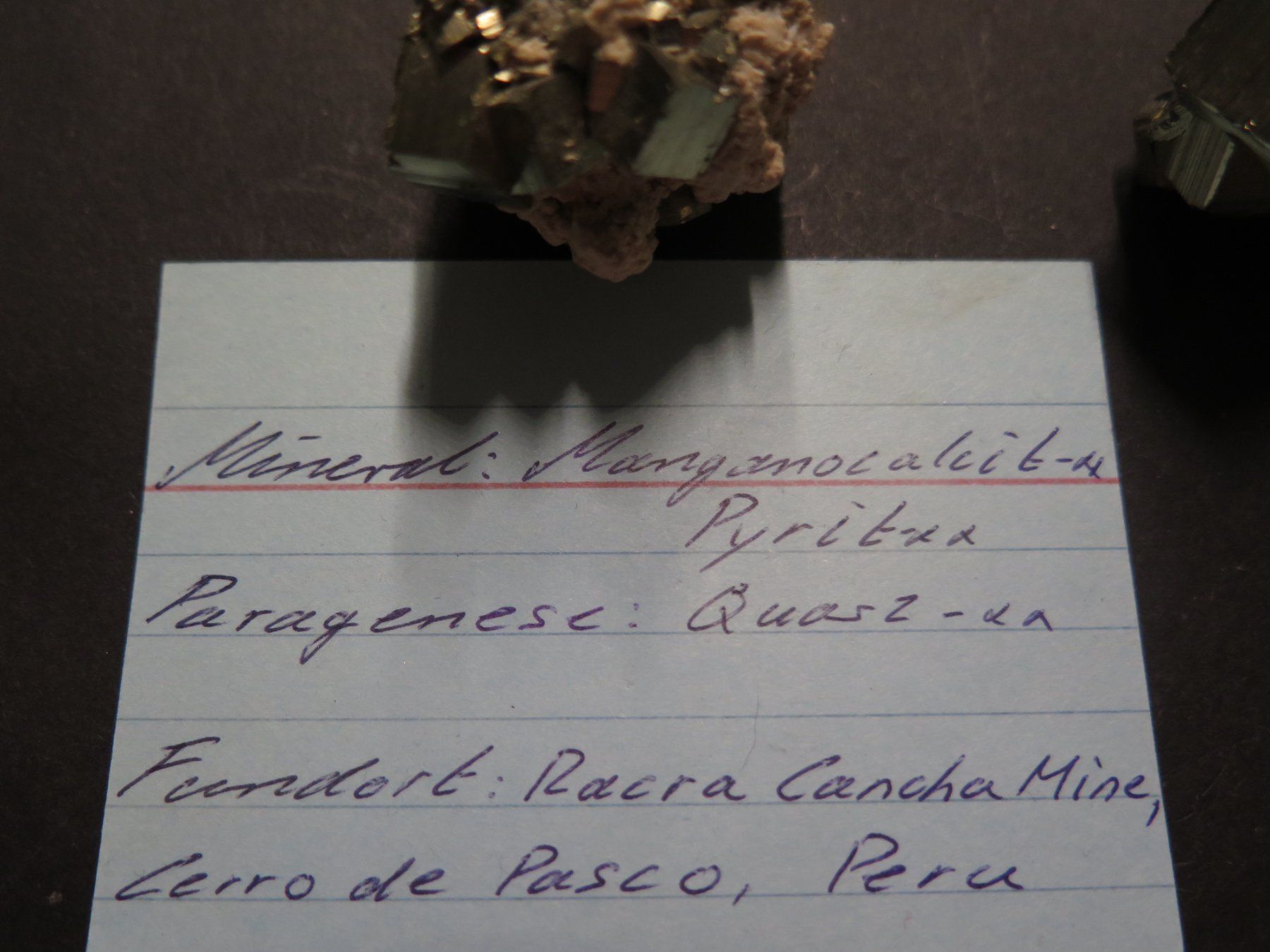 Minerali & Pietre curative: 2 x Pyrit von Peru Hochglänzend, einmal mit Manganocalcit – Usato da Schaffhausen venduto da Yamakana51L8736OQ8 1