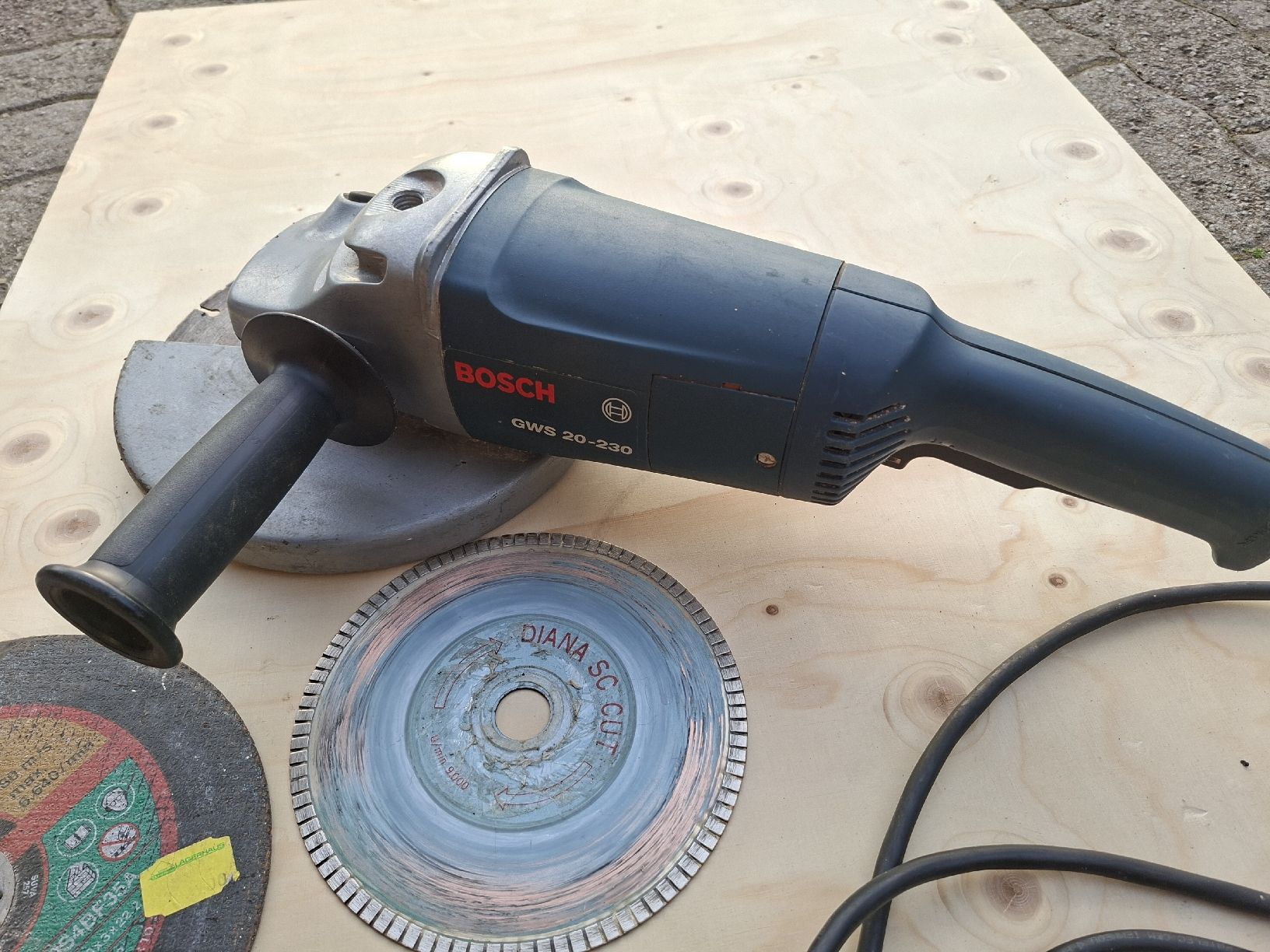 Bosch Smerigliatrici & Lucidatrici: Bosch Winkelschleifer GWS 20-230  – Usato da Niederuzwil venduto da Dakitiki 3