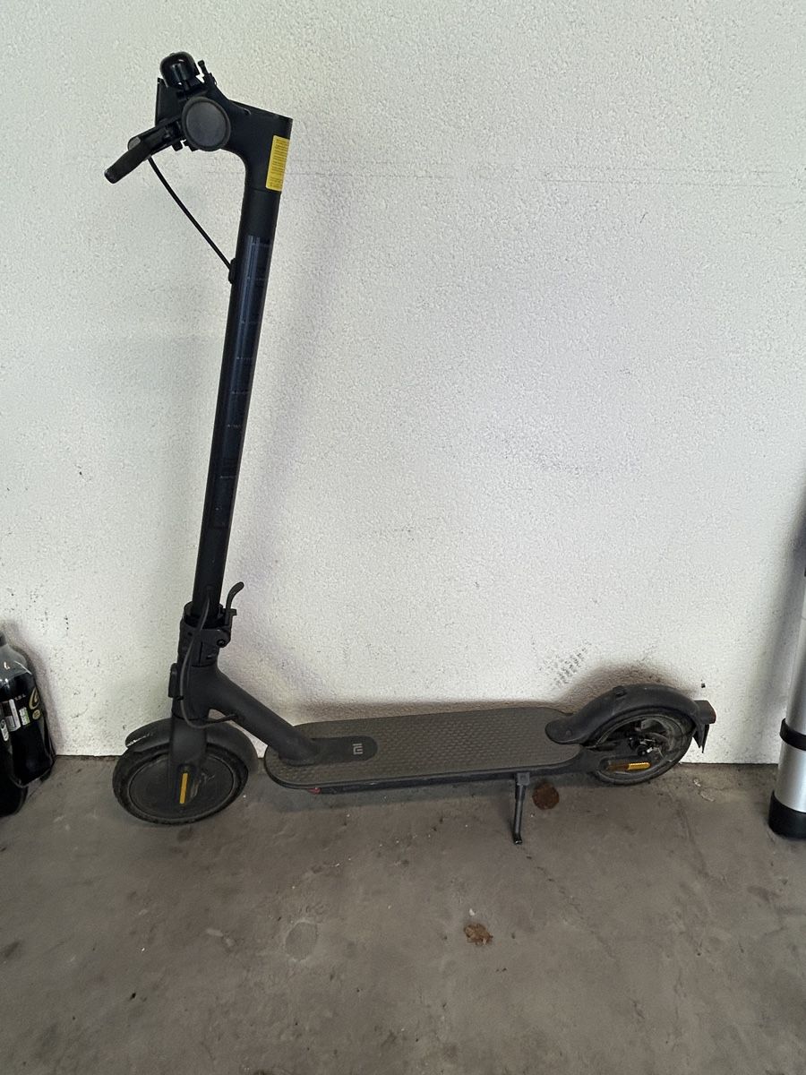 Scooter: Xiaomi Mi Escooter Essential schwarz – Usato da Schlattingen venduto da Natel15