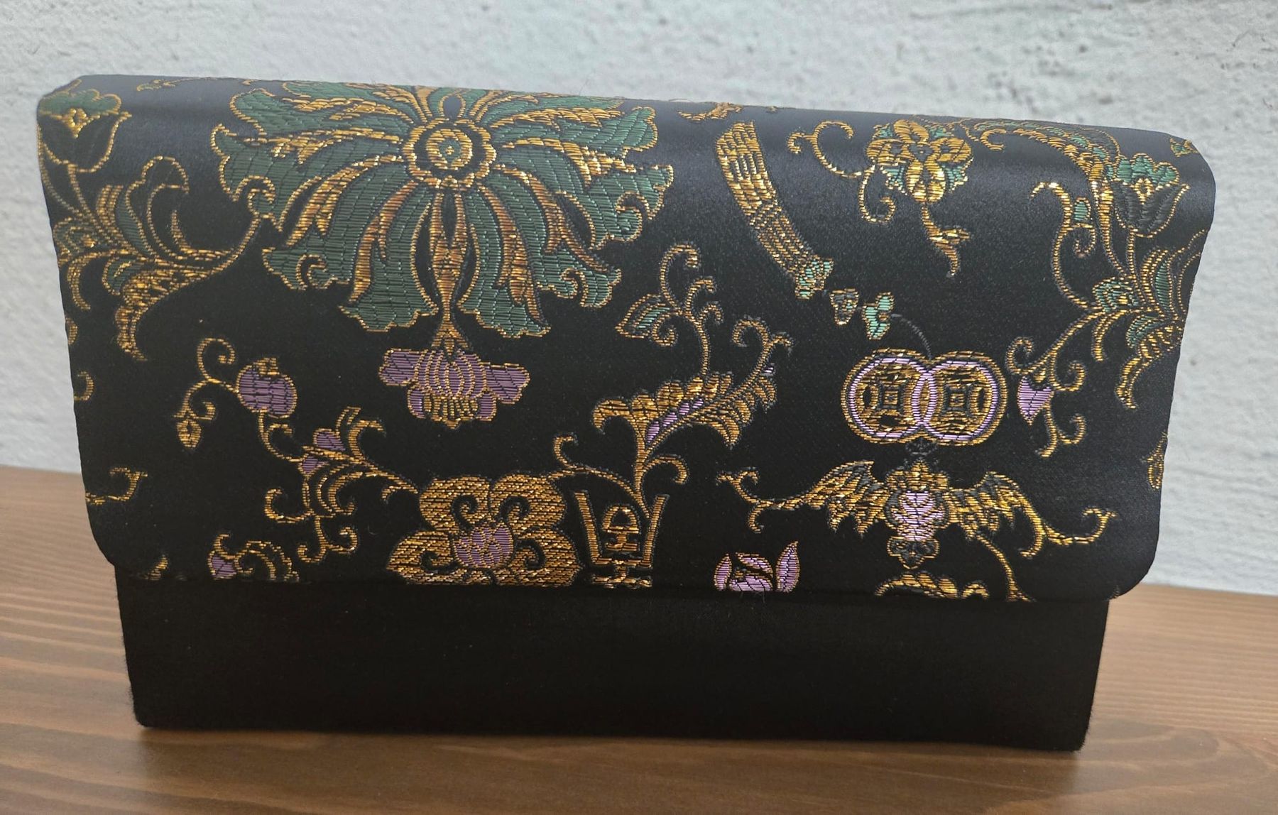 Taschen für Damen: Elegante Abendtasche mit goldenem Muster – Gebraucht aus Rheinsulz von Dred 3