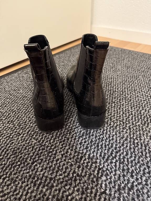 Scarpe da donna: Stiefeletten Gino Rossi (39) – Usato da Herisau venduto da Fashionata0609 2