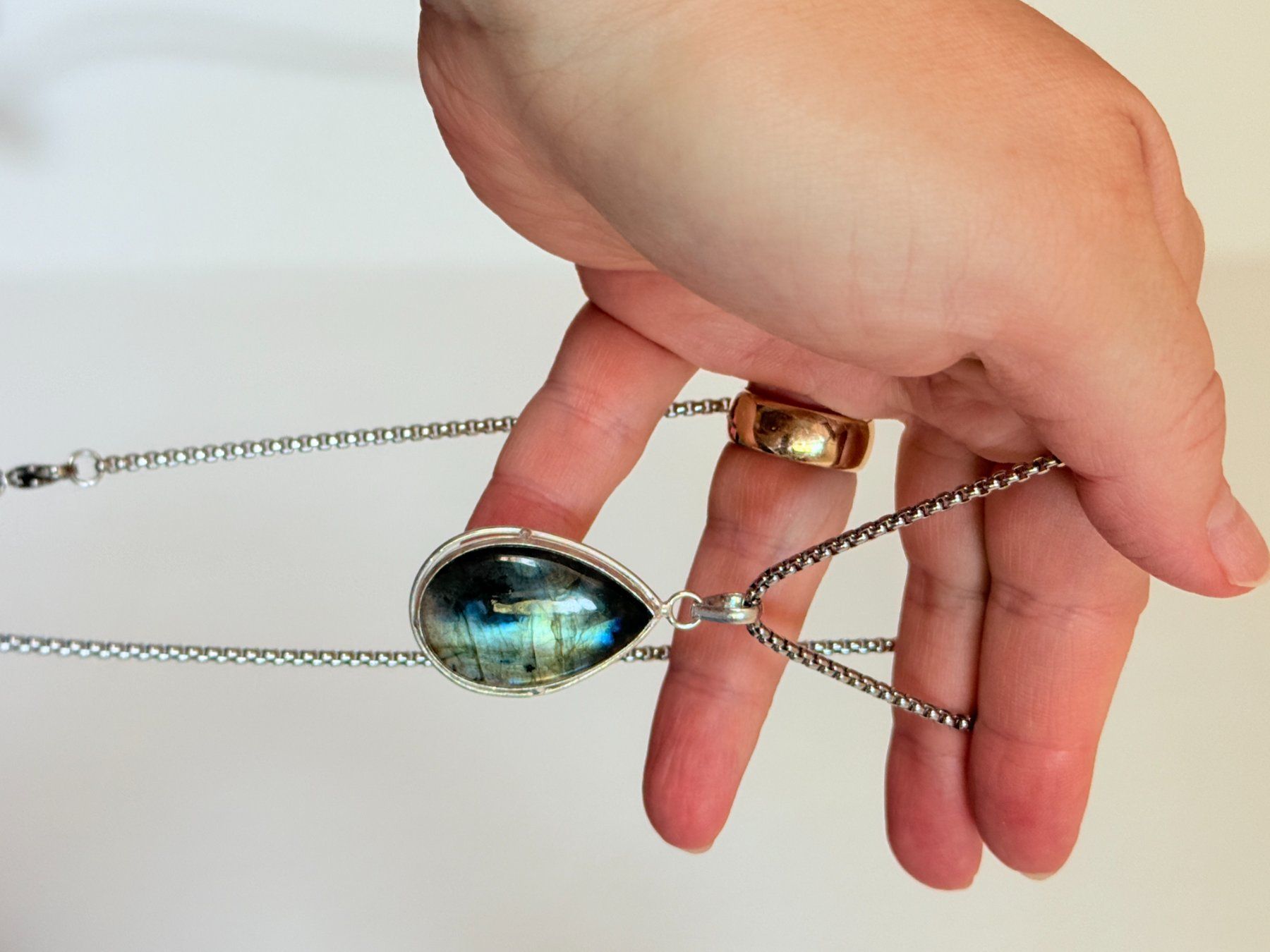 Catenine: Collier Labradorite Pendentif Goutte Unique – Nuovo e nell'imballaggio originale da Genève venduto da AWWA 4