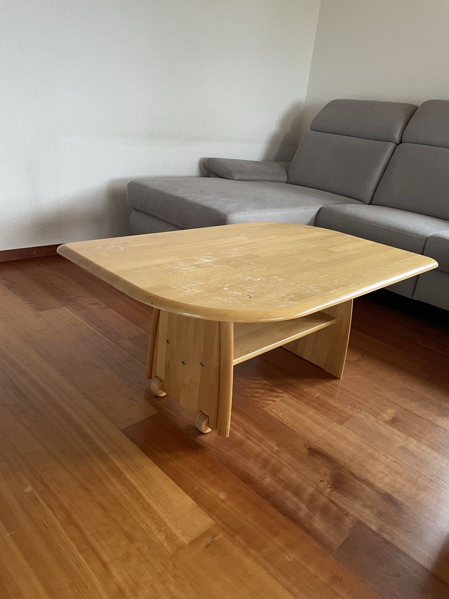 Livique Tische: Salontisch, Couchtisch mit Ablage aus Holz – Gebraucht aus Wattwil von Parase 1