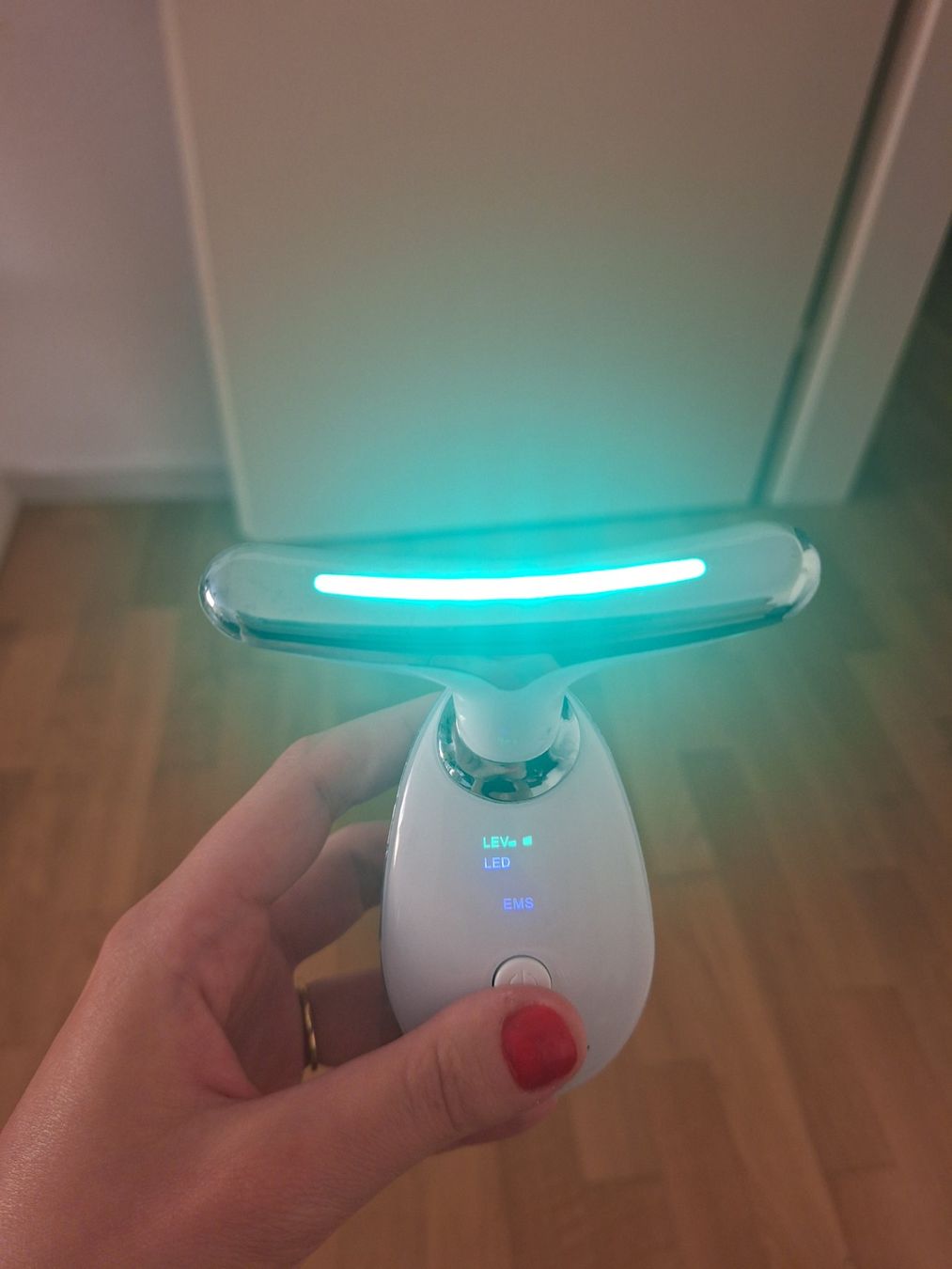 Cura del viso: VBeauty LED EMS Gesichtsmassagegerät – Nuovo (secondo la descrizione) da Wetzikon ZH venduto da kuk_9q2n 2