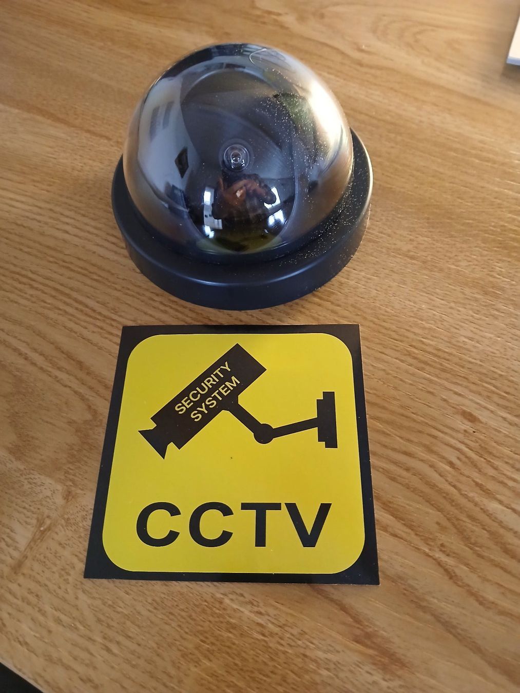 Videocamere: Sicherheitskamera Attrappe mit Rotblinkender LED – Nuovo e nell'imballaggio originale da Felben-Wellhausen venduto da Rumaca 1