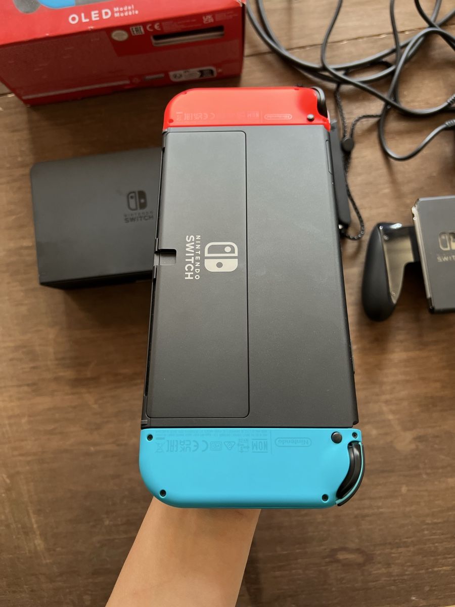 Nintendo Console: Console Nintendo Switch OLED bleu rouge avec emballage – Nuovo (secondo la descrizione) da Charmey (Gruyère) venduto da ya_12 1