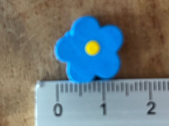 Perle (finte): Bunte Bastelperlen / Holzperlen Blume 20 Stk. – Nuovo e nell'imballaggio originale da Geneve venduto da vane267 1