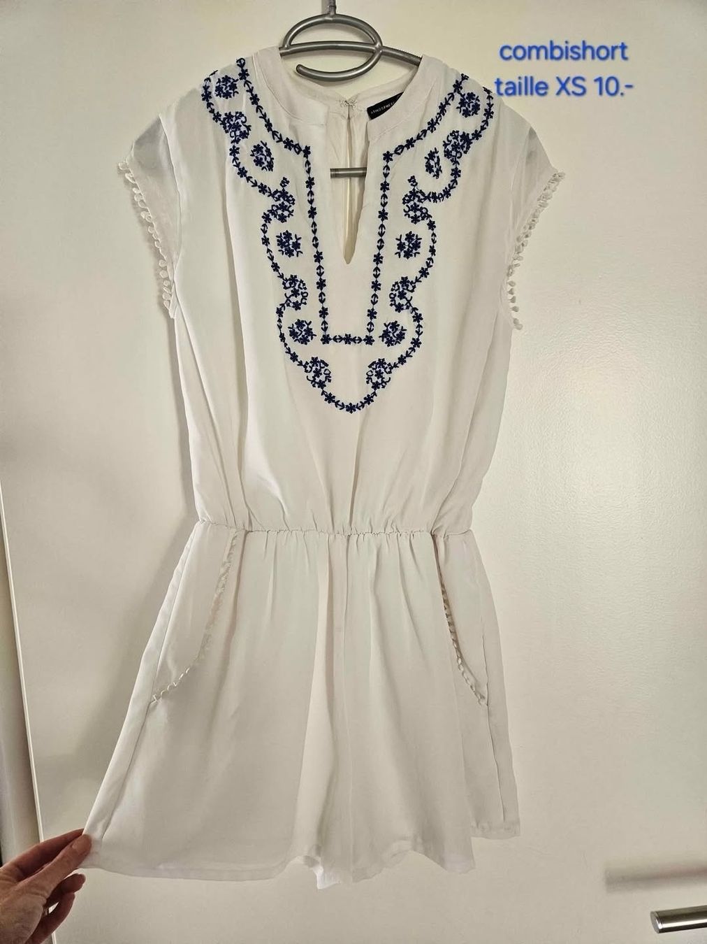 Robes: Combishort taille XS – D'occasion à Vétroz par sas_yln5