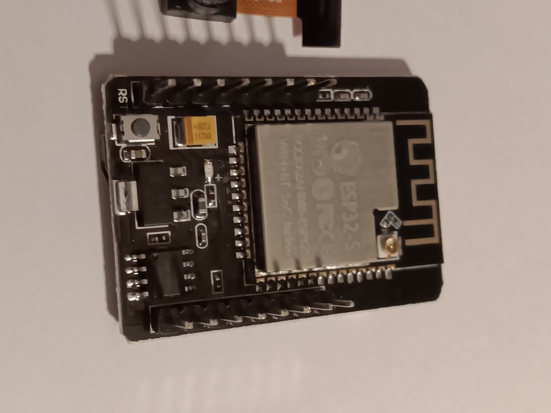 Componenti elettronici: ESP32-CAM mit OV2640 Kamera Modul Set – Nuovo e nell'imballaggio originale da Ermatingen venduto da rik4rdo