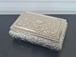 Kleine Schmuckschatulle / Farbe; Silber / rotes Innenfutter