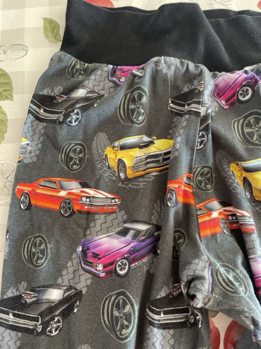 Pantaloni: Pumphose 140 Autos – Usato da Täuffelen venduto da Nice800 1