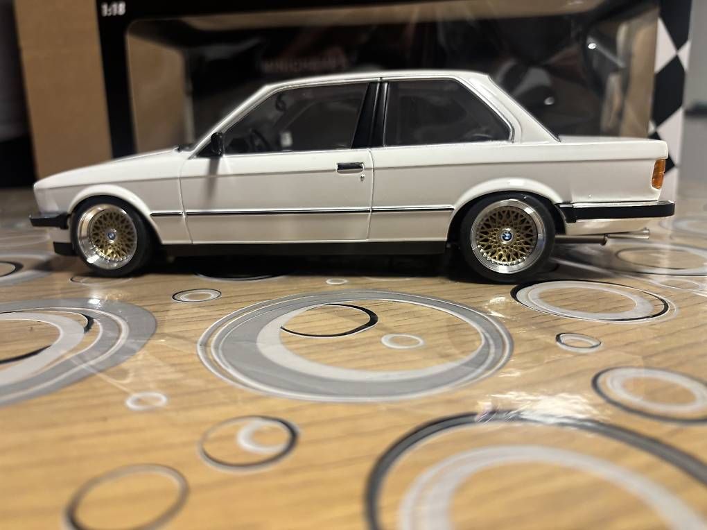 Voitures modèles: Modellino BMW E30 323i 1/18 – D'occasion à Lodrino par angeloige 3