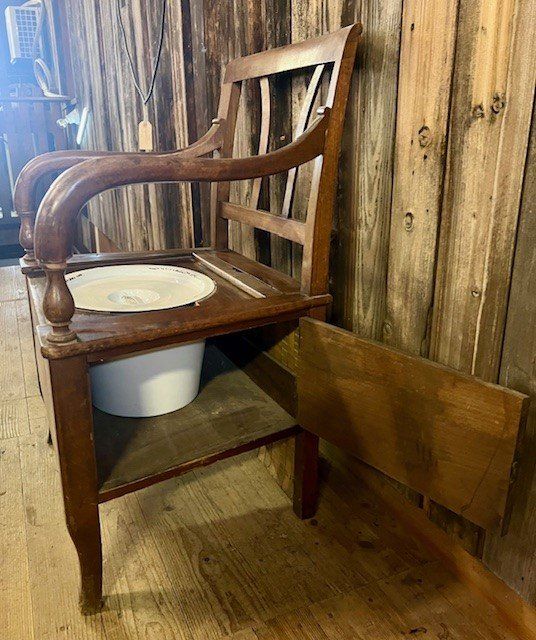 WC: Antiker WC/Toilettenstuhl – Usato da Riedtwil venduto da wiederverwendung 3