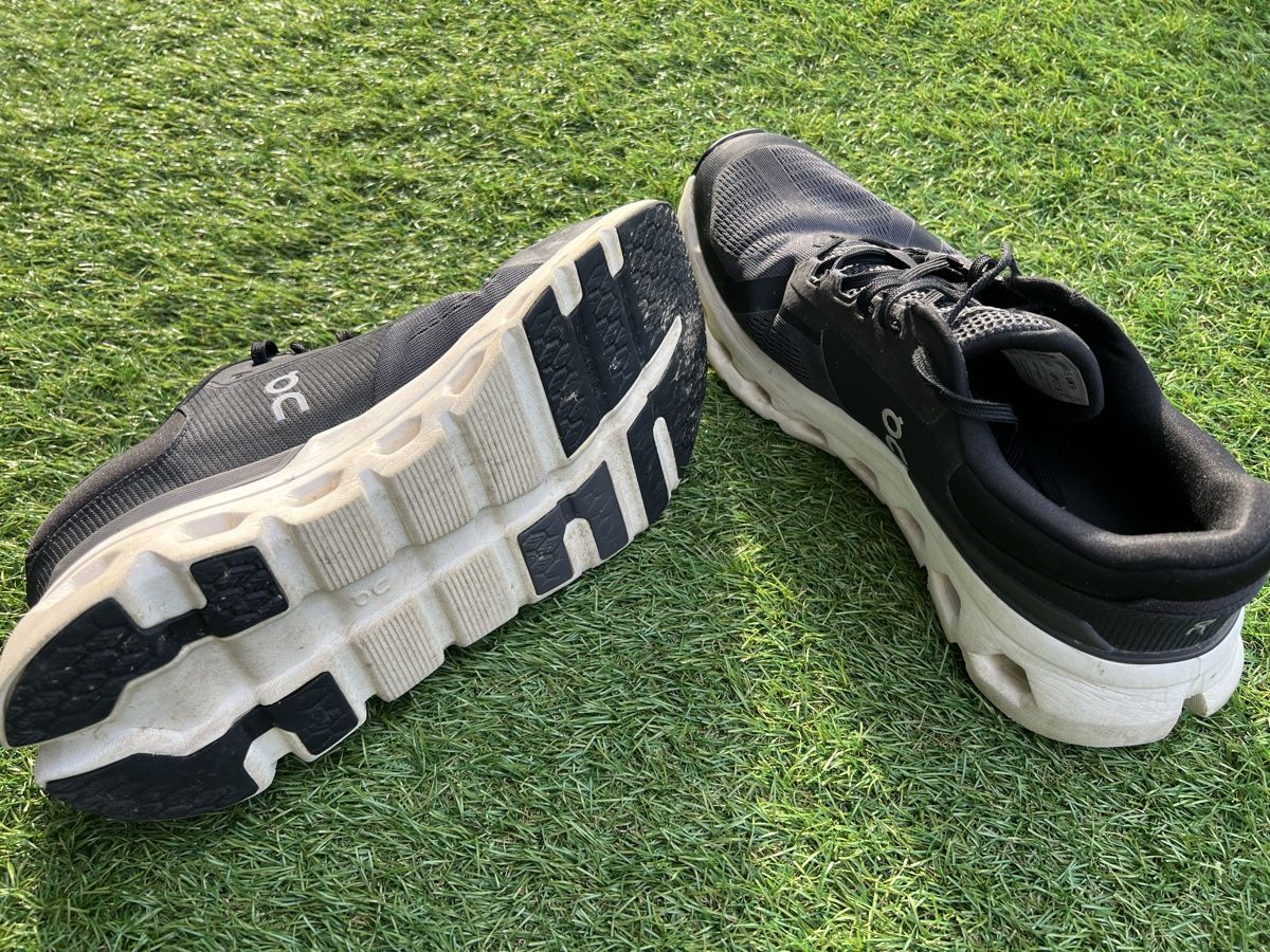 On Chaussures hommes: ON Running Laufschuhe Grösse 43 gebraucht – D'occasion à Riggisberg par Dive0 3