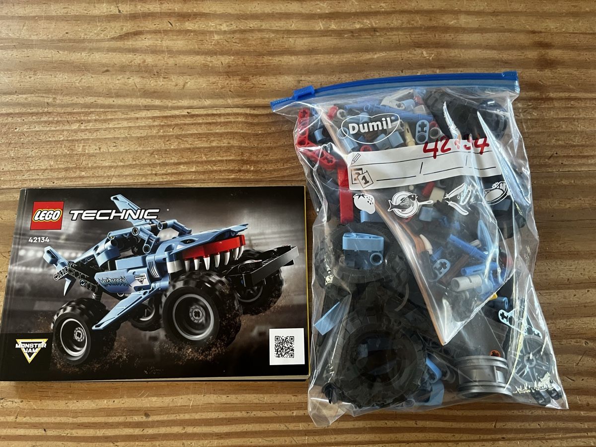 Lego Kit di costruzioni: Lego Technic Monster Jam Megalodon – Usato da Develier venduto da lili_1 2