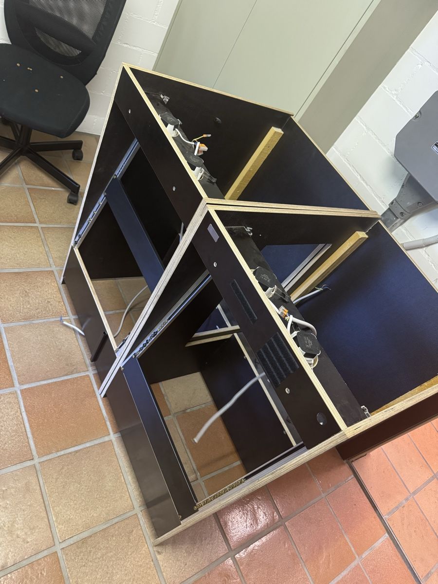 Supporti a parete: Profesioneller Musik Studiorack mit Holzplatte – Usato da Siegershausen venduto da niiico_7 5