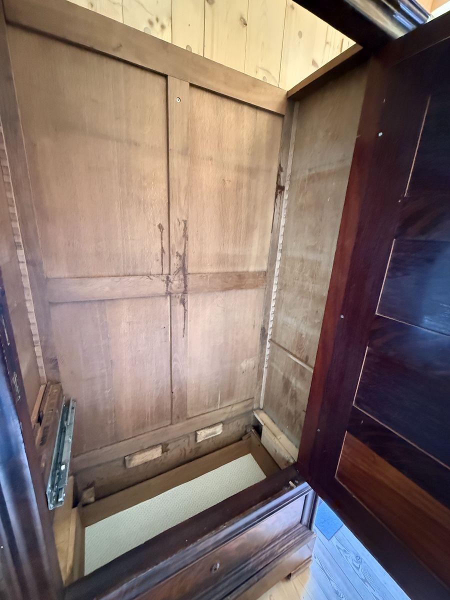 Schränke: Alter Schrank mit Spiegel  – Gebraucht aus Savognin von Moelbys 2