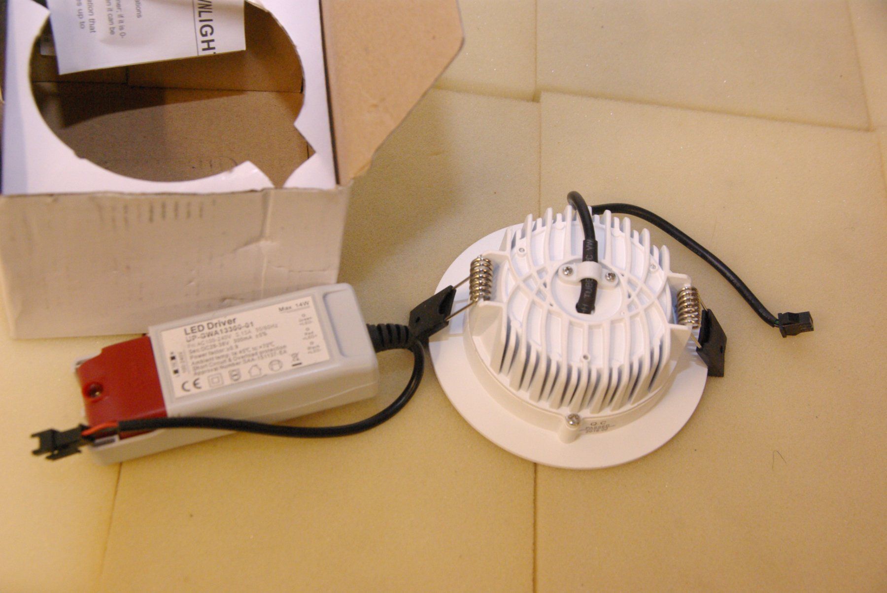 Kronleuchter & Deckenlampen: Einbauspot LED 13 Watt / 100-240 Volt, weiss – Neu und originalverpackt aus Herisau von Cevianer1844 1