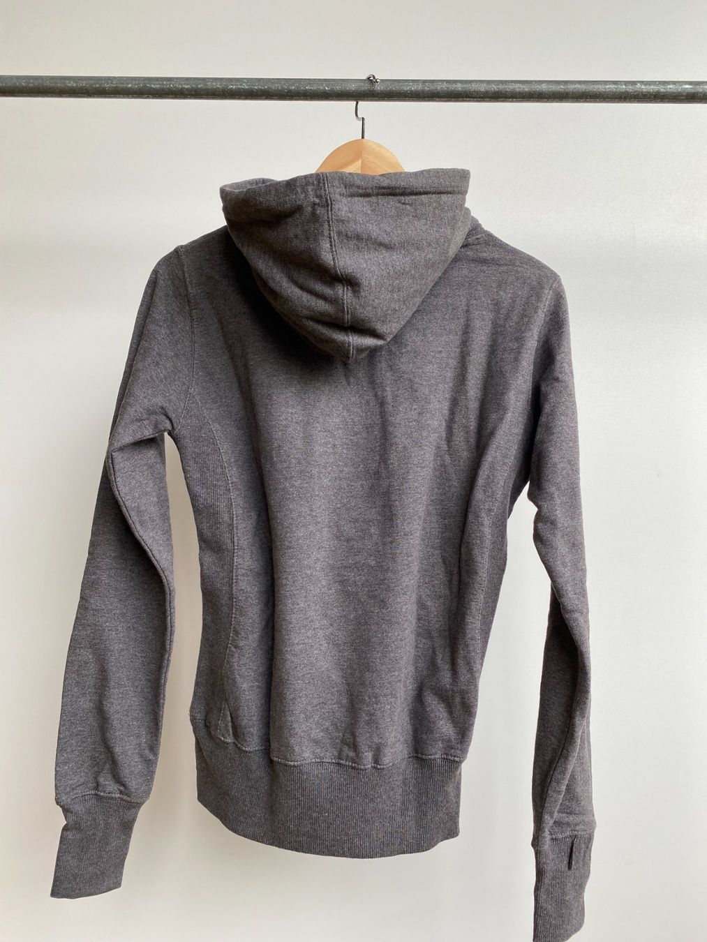 Maglioni & Felpe: Kapuzenpullover grau / 100% Baumwolle / Grösse S – Nuovo (secondo la descrizione) da Bern venduto da lolapennt 1