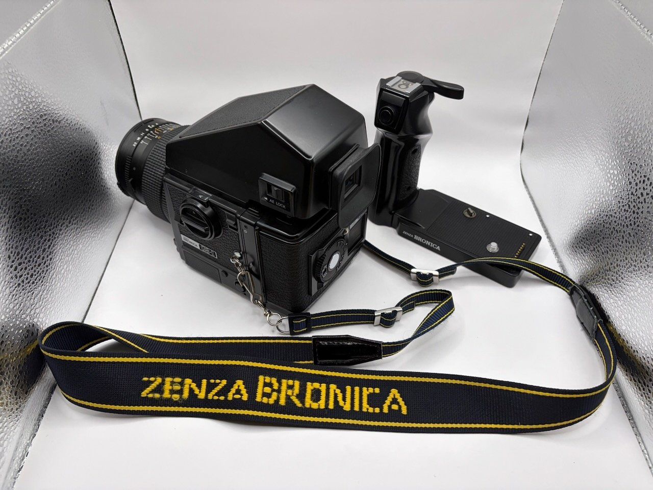 Bronica Fotocamera: Bronica GS-1 6x7 PG 65 grand-angle – Usato da Biel/Bienne venduto da kiouk